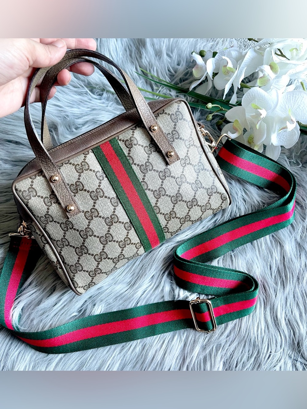 Authentic Gucci vintage web sherry line crossbody bag 89.01.012